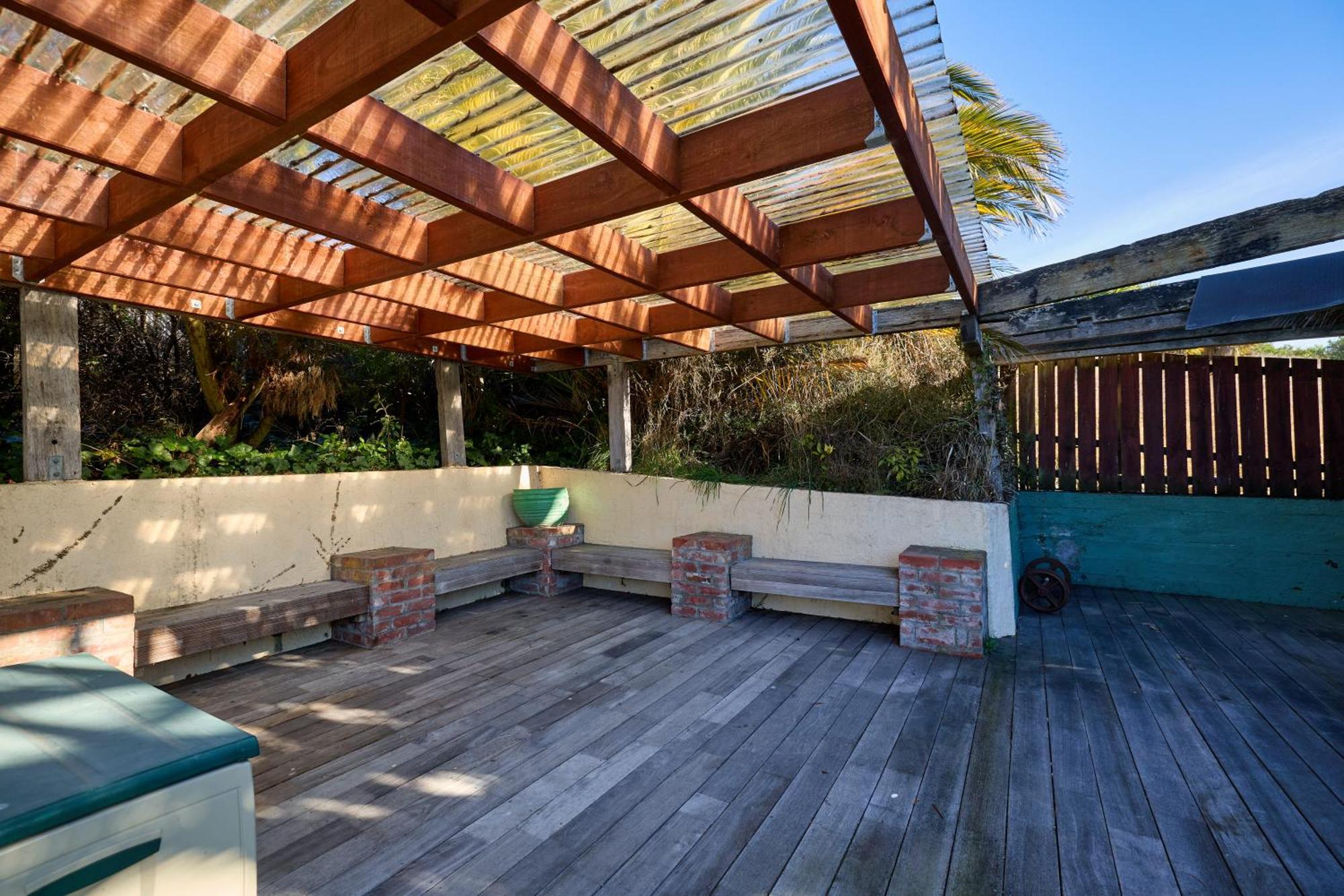 Ludstone - A Charming Family * Kaikoura